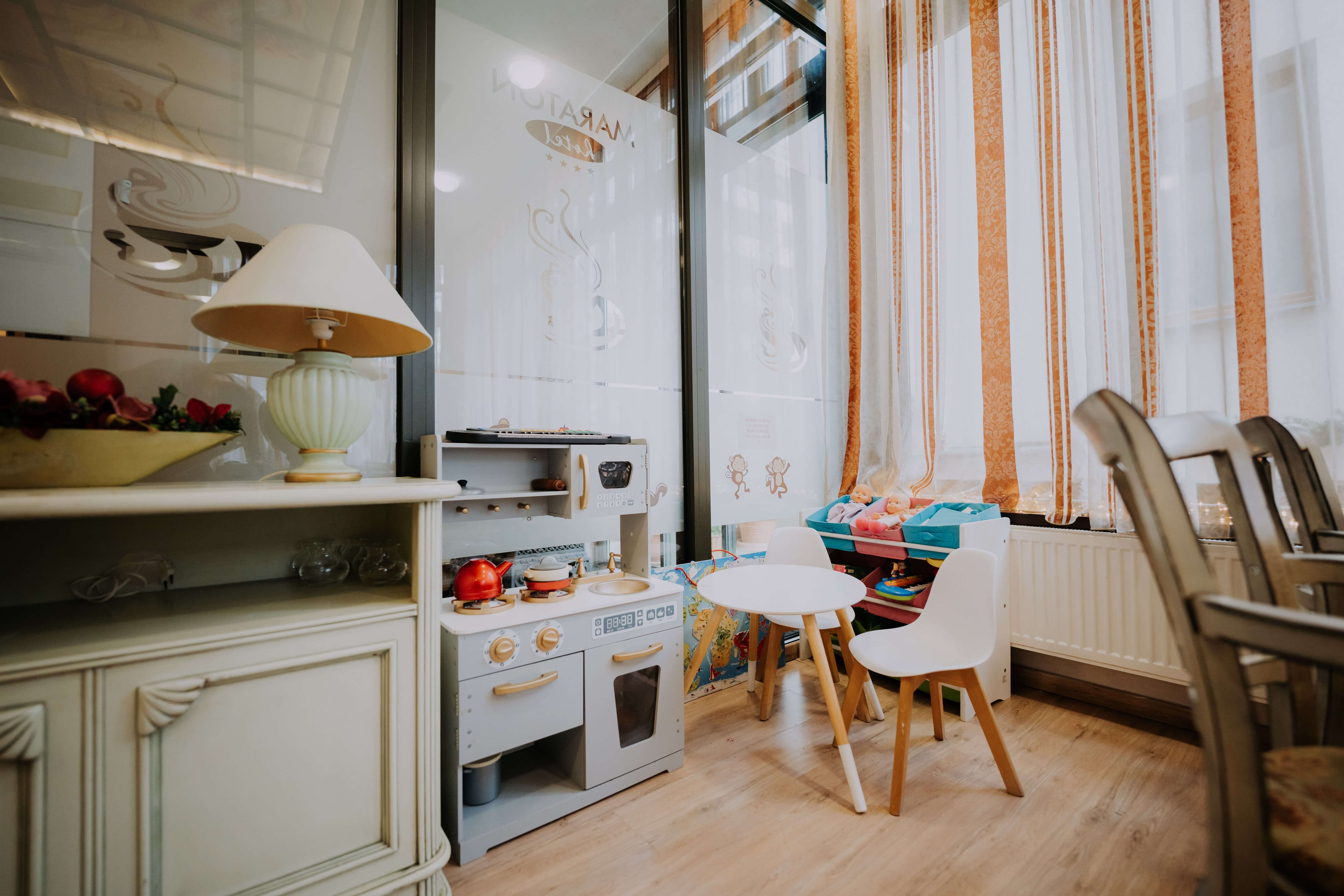 saloon ambiente photo 2