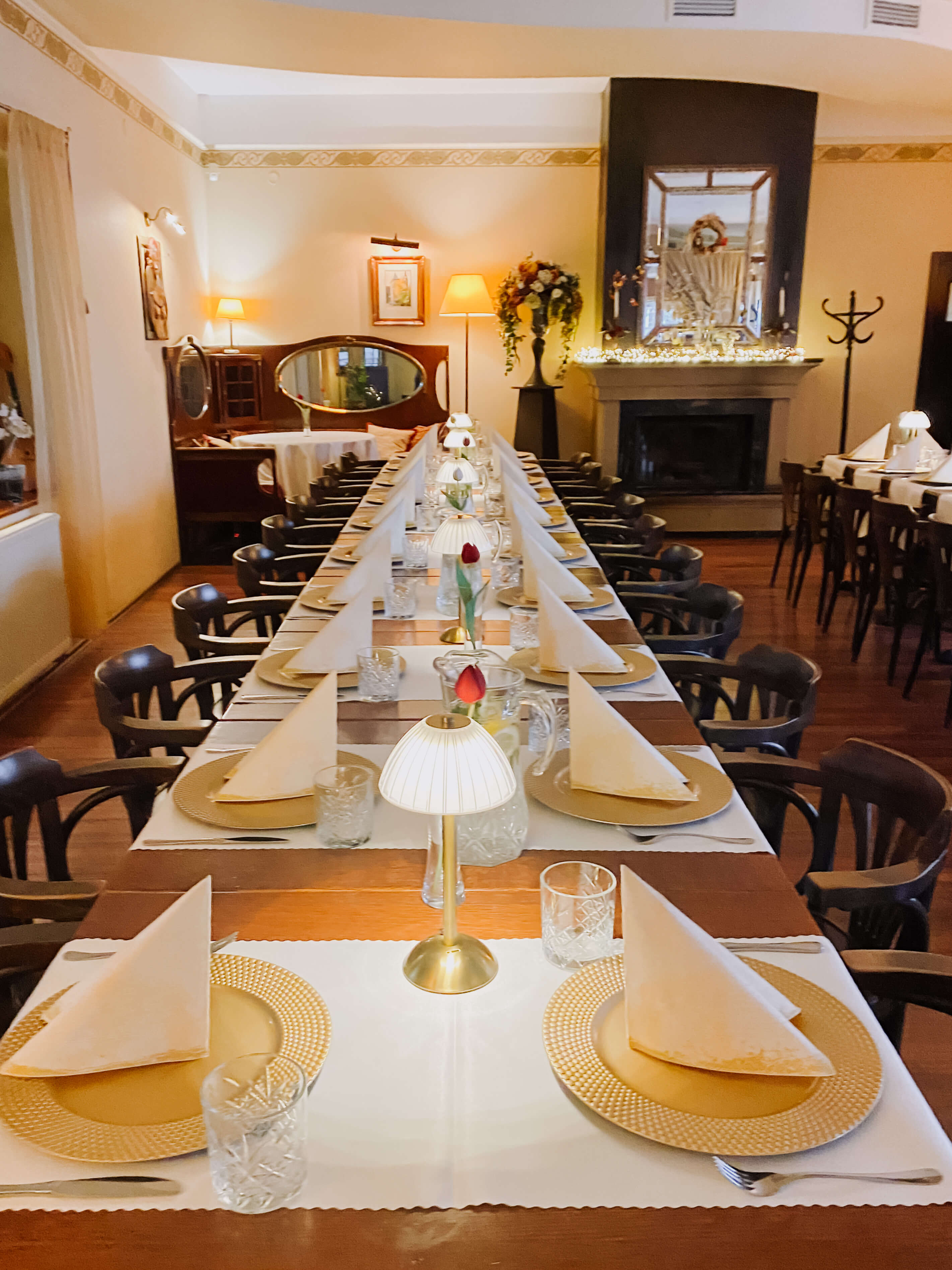 saloon cafe-restaurant photo 2