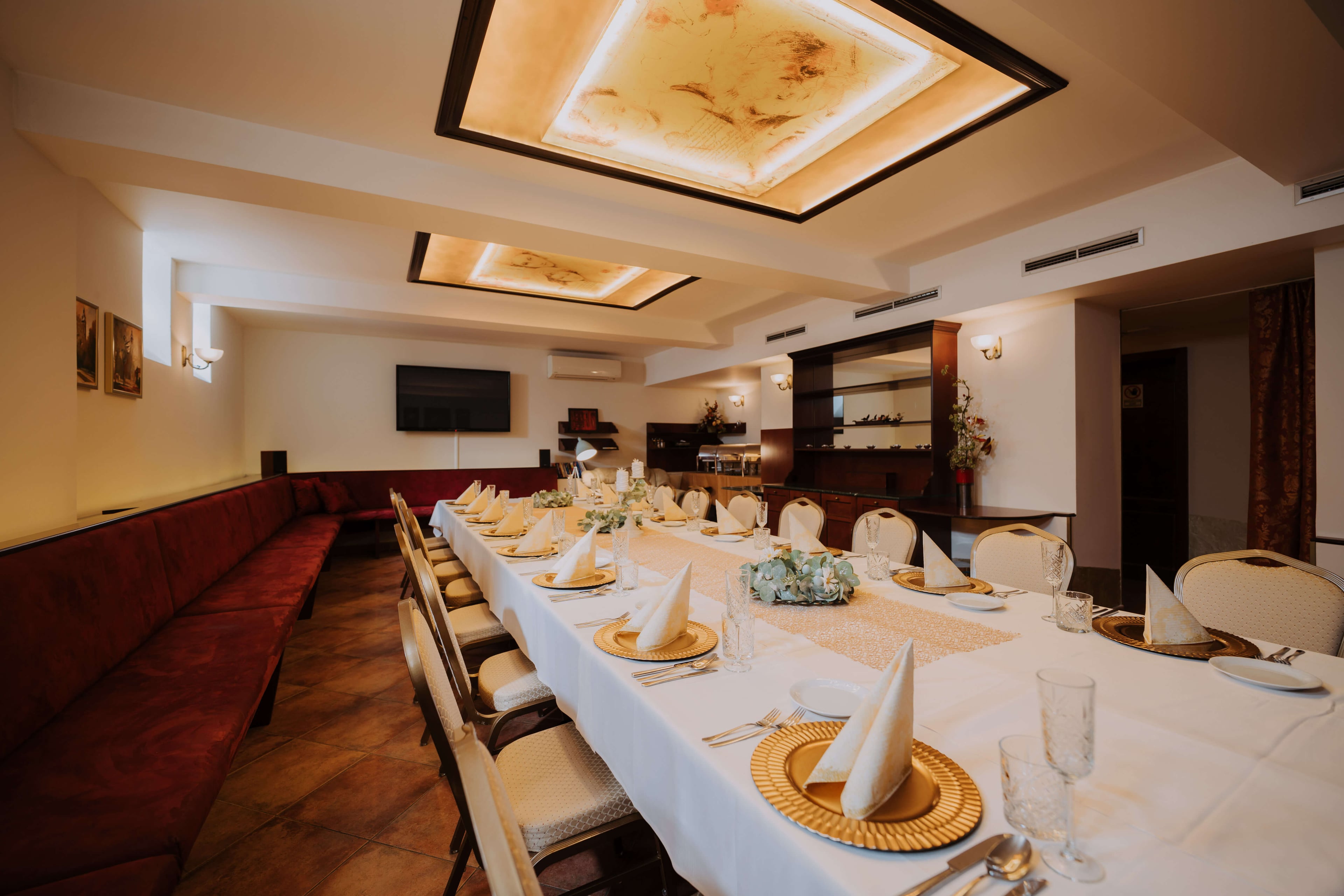 saloon intro photo 1