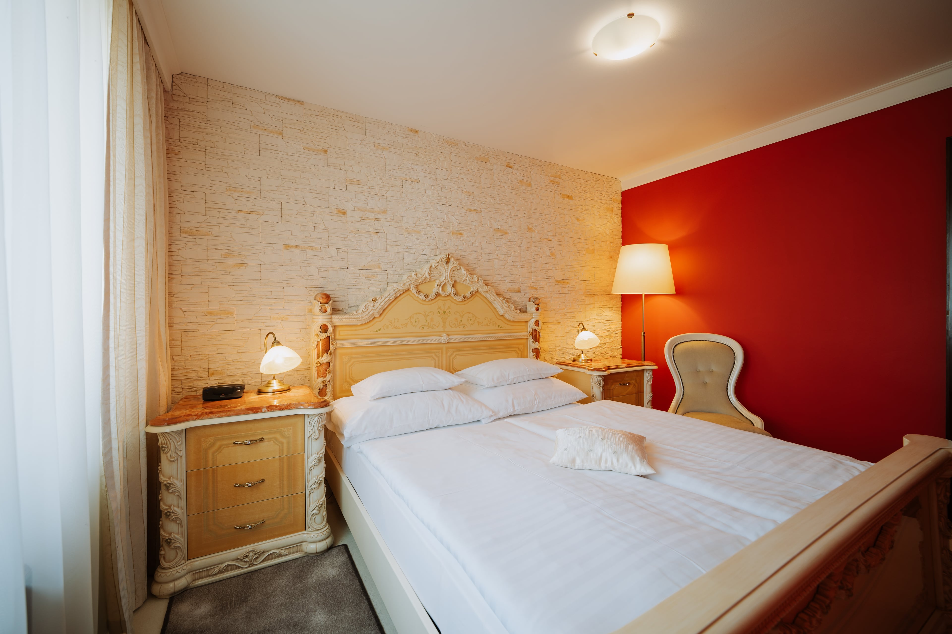 One bed room photo 3