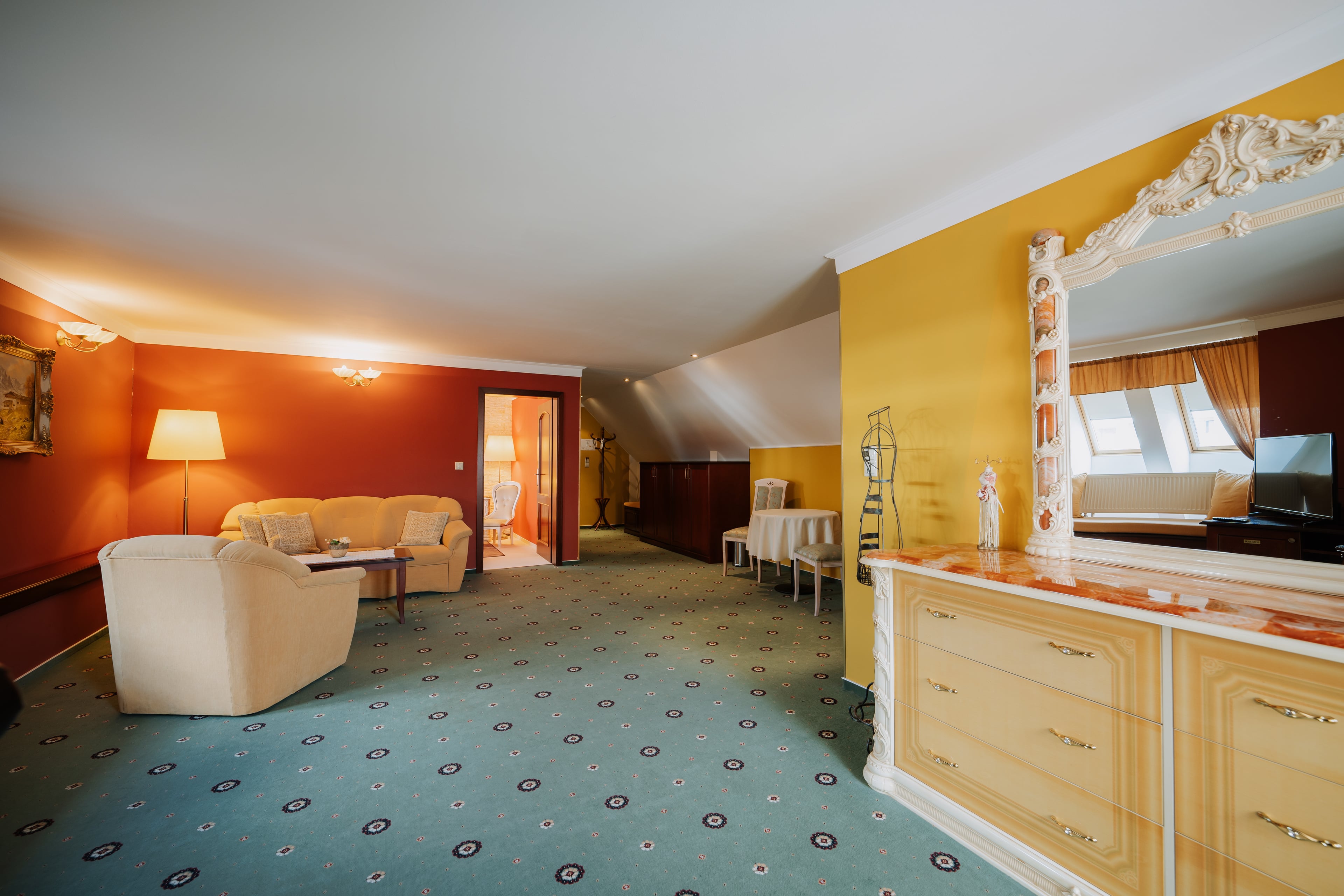 One bed room photo 4