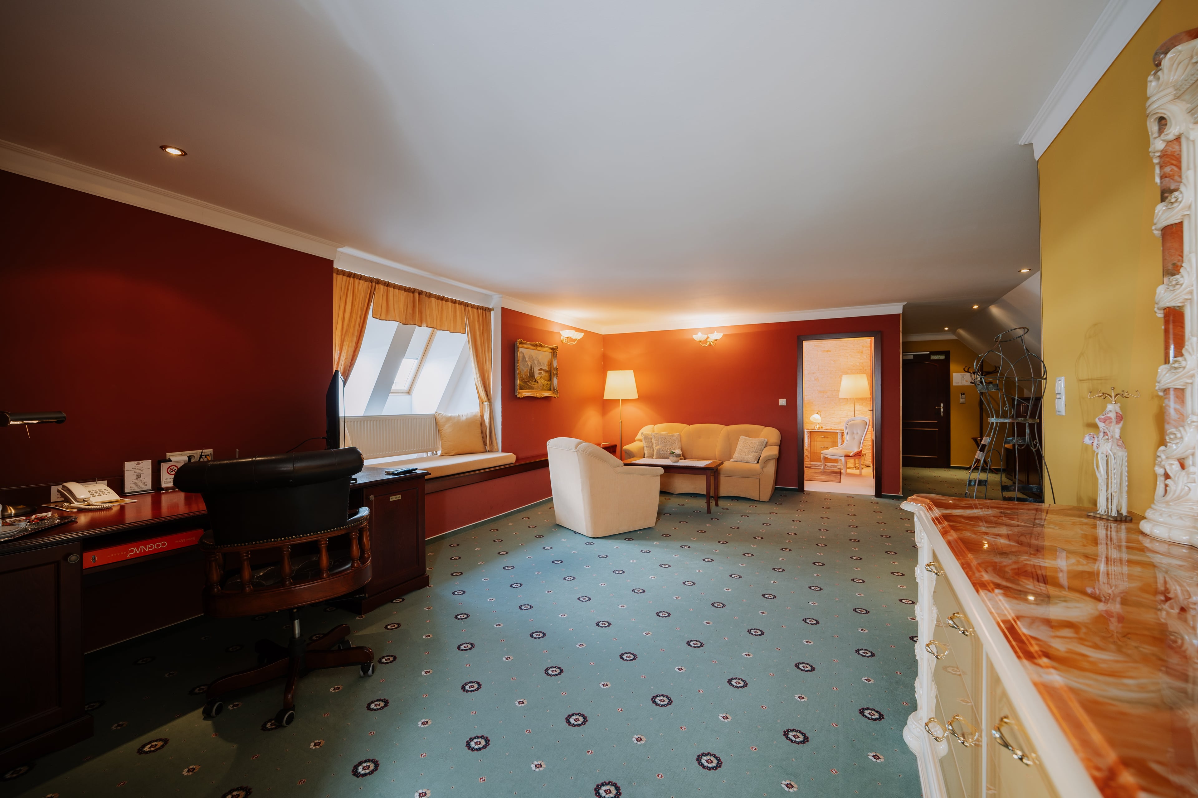 One bed room photo 5