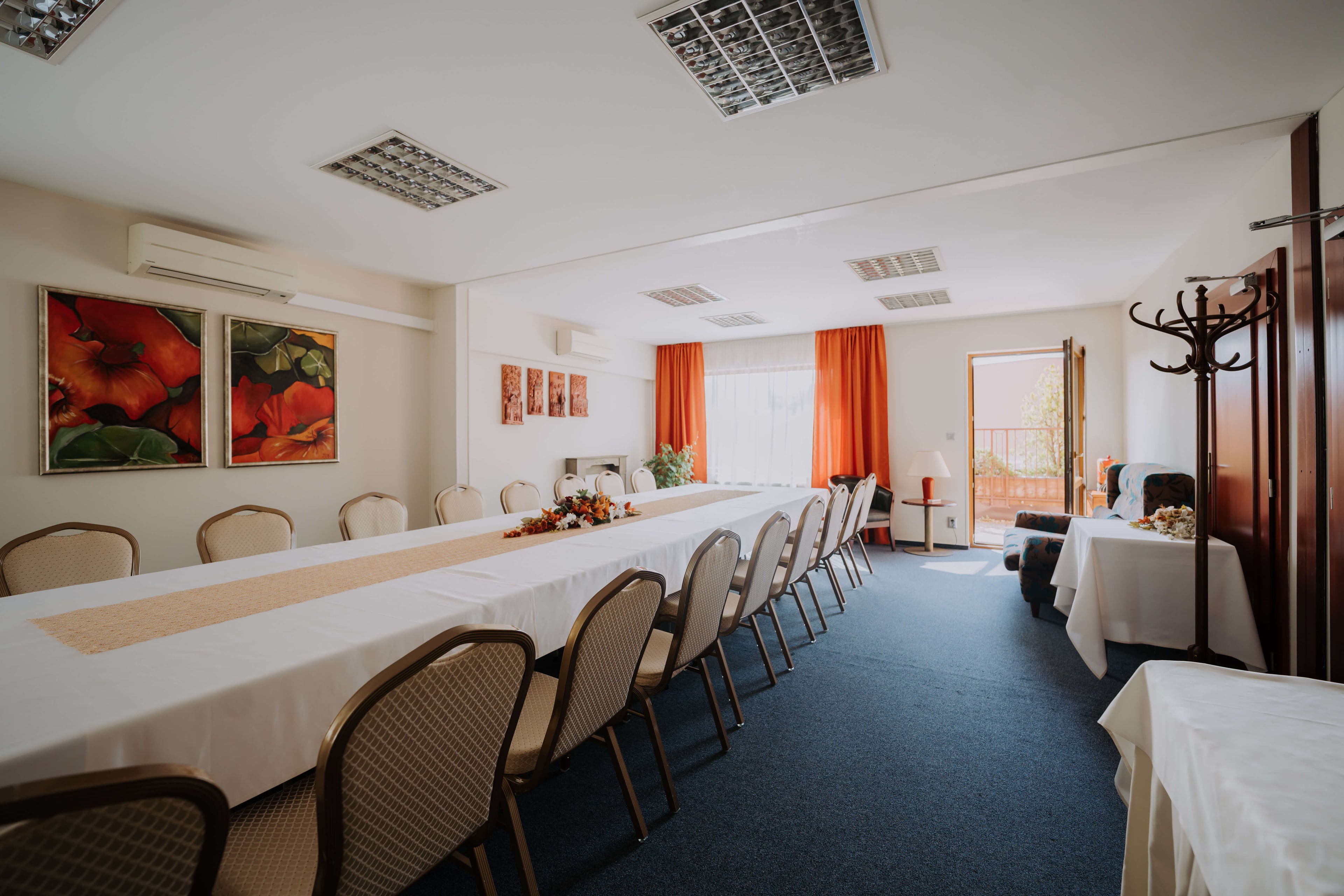 saloon rondo photo 1