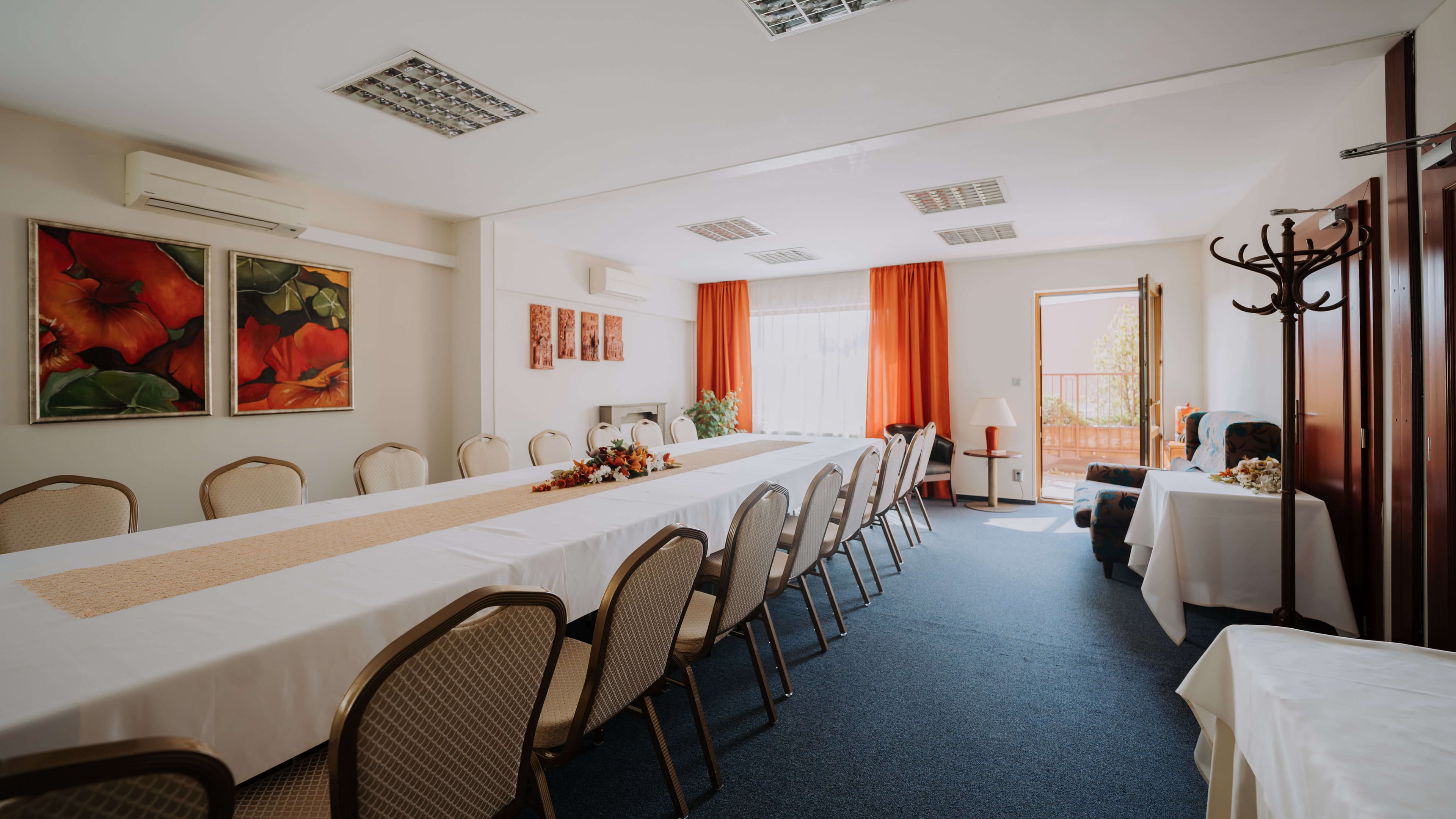 saloon rondo photo 2