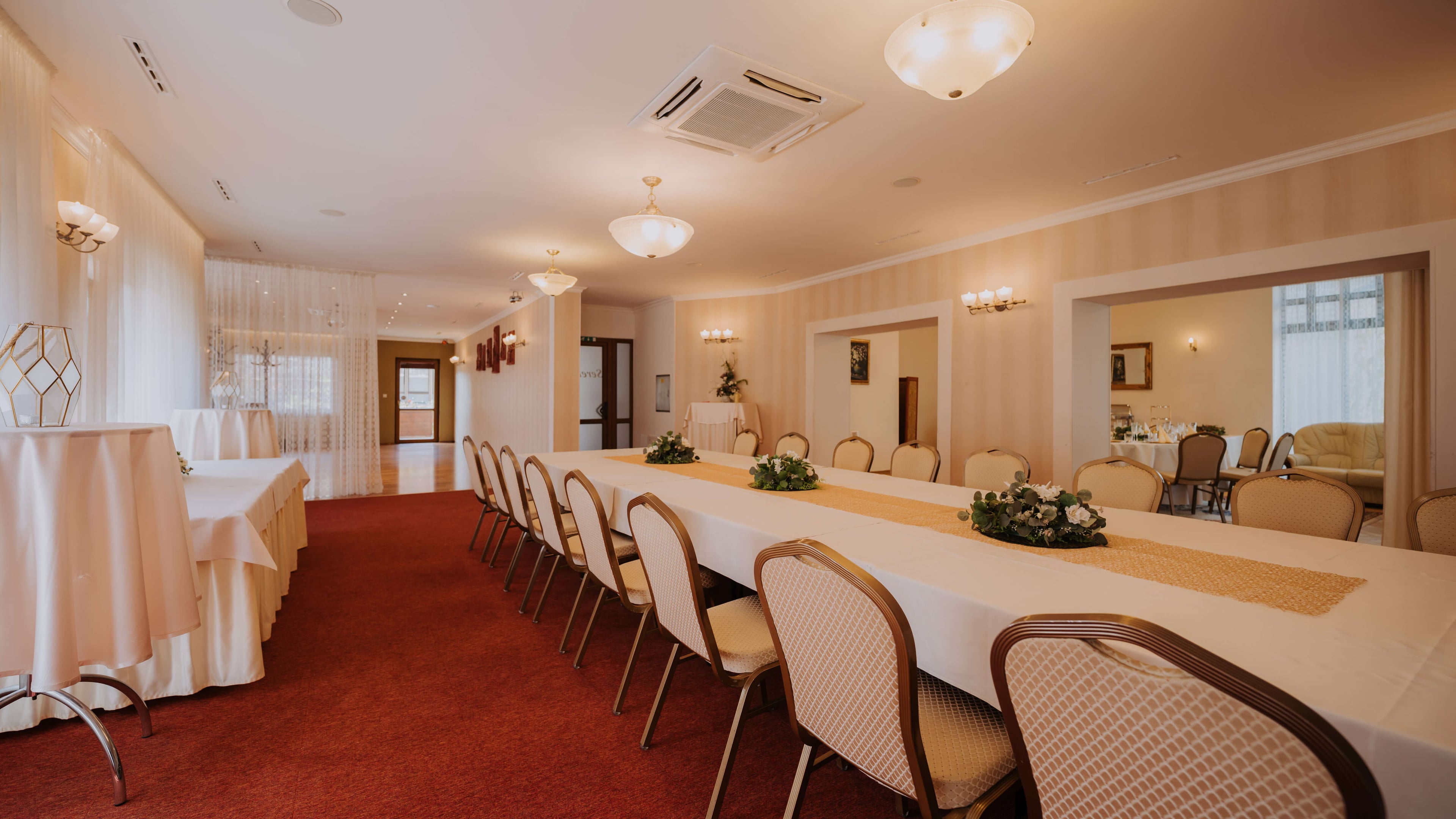 saloon serenada photo 1