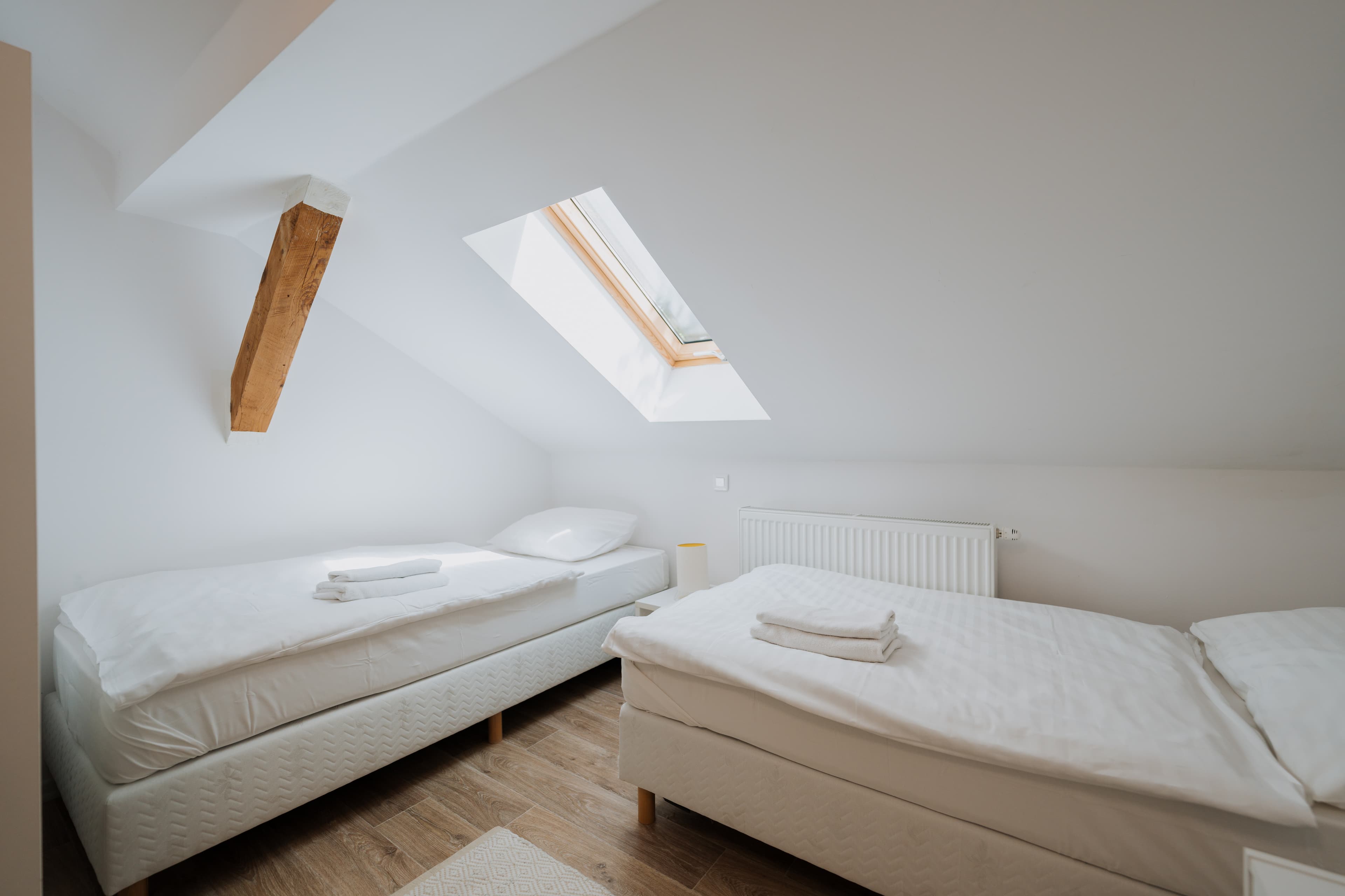 Hotel Maraton exterior at night